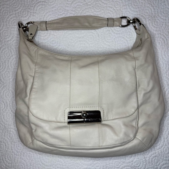 Coach Cream Leather Bag with Blue Lining - Picture 10 of 11